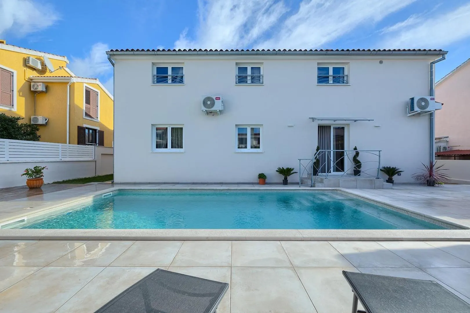 Villa Nimi Pula 0*,